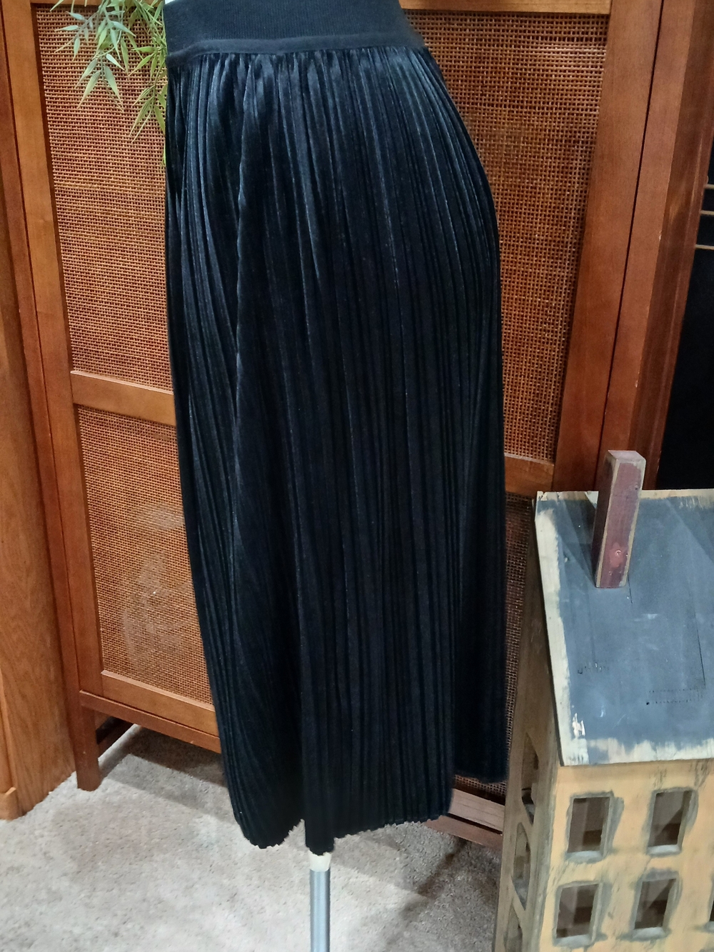 Lands' End Black Pleated Velvet Maxi Skirt XS Elastic Waist Superb Condtion